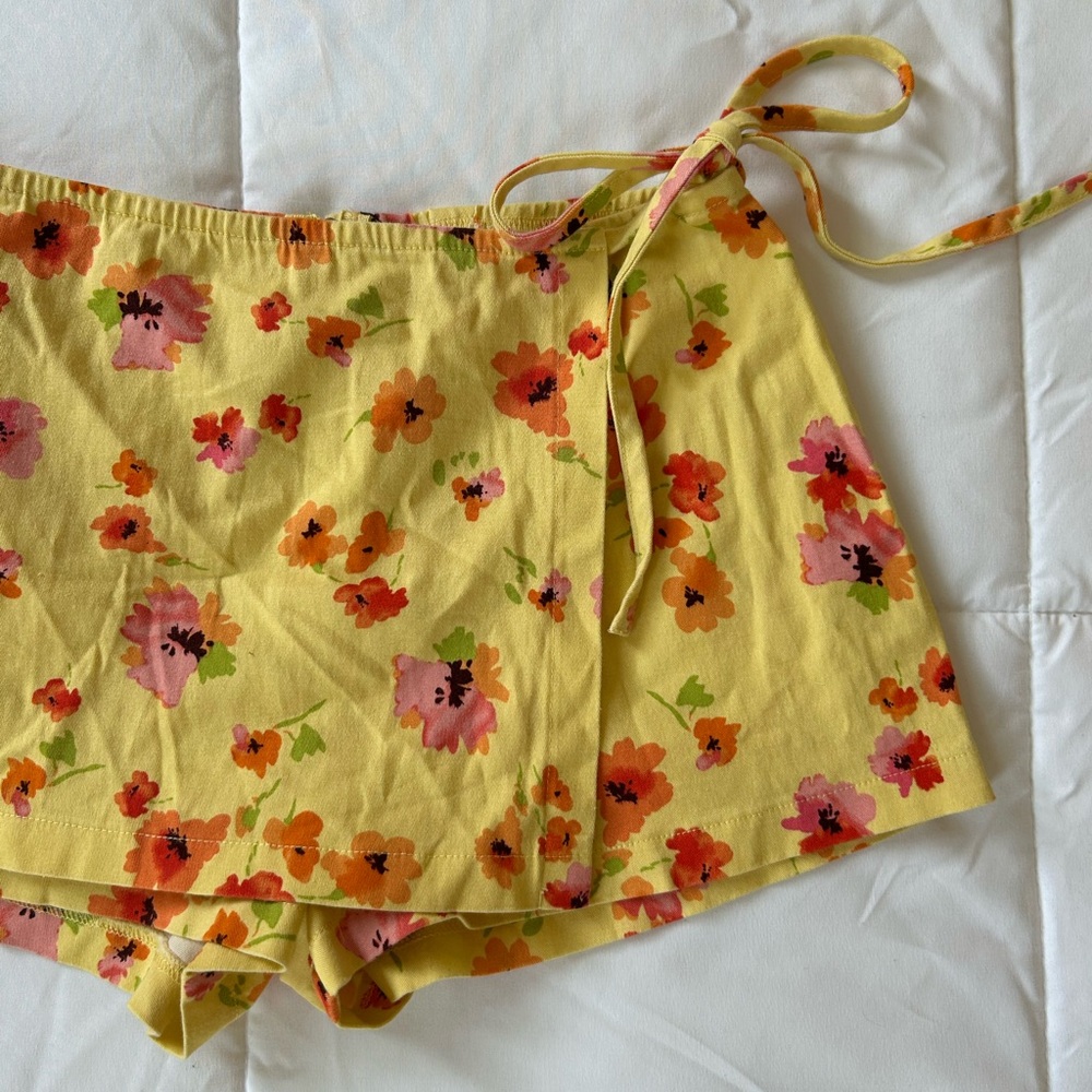Wild Fable Yellow Floral Wrap Around Bow Tie Front Low Rise Mini Skort - Picture 5 of 15